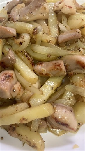 鶏肉とジャガイモ､玉ねぎの細切り炒め作った‼︎