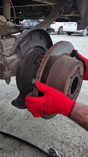 Rear wheel Axle bent #auto #mechanic