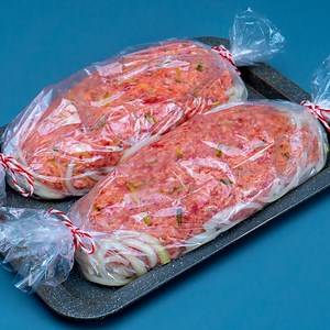 276K views · 818 reactions | Receptet på nyårsmiddagen som kommer att få dig att bli glad! Ingredienser: lök: 250 g köttfärs: 1.3 kg hårdost : 200 g rostbröd: 6 skivor mjölk: 170 ml inlagd gurka: 200 g ägg : 3 st salt: 10 g svartpeppar: 7 g ströbröd: 25 g | Cookrate - Svenska | Facebook