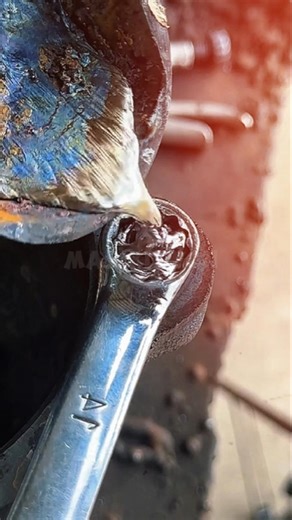 smart technique to remove a completely stuck screw.#shorts #satisfying #working #engineering