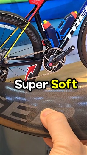 Crazy carbon wheel technology 😱 Trek Madon Aeolus Bontrager #roadbike #mountainbike #mtb
