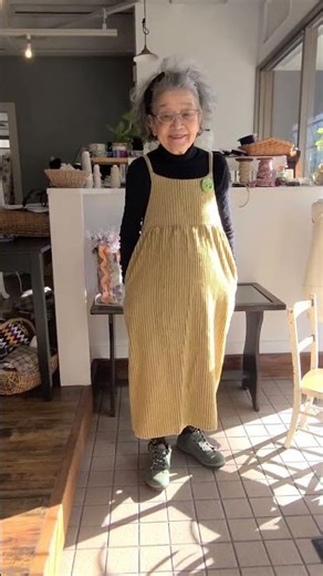 [Warm apron dress] Wide ribbed corduroy fabric