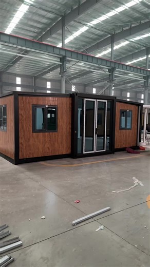 🏡 Expandable Modular House Foldable Structure · High-Performance Thermal Insulation · CE Standard · Professional Export Factory Prefabricated · Fast Deployment · Reduced Transportation Cost · Proven in European Market This expandable modular house features an innovative folding and unfolding structural design. The entire unit is prefabricated under standardized factory production, minimizing transport volume. Once delivered on site, it can be quickly unfolded and put into use. Developed specifi