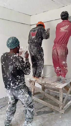 mlisema dust ni constant...wueeh @thee ammorite mliamua kudance masaa ya kazi #mbitubee #mbitubee #marvelpaints #fypage #hiistyle #shiquo #himoeasthetics #homeimprocements #bluecolarjobs #trendingkenya🇰🇪 @Marvel Paints