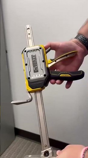 Lift Like a Pro with the DEWALT TOUGHSERIES Construction Jack!