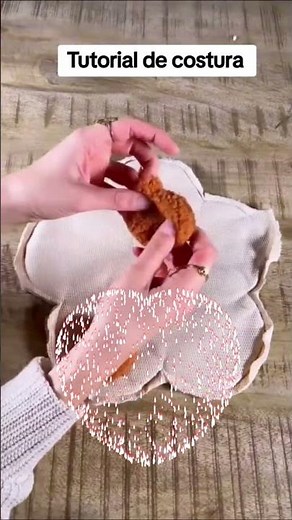 Aprende paso a paso cómo hacer un cojín en forma de flor para regalar o vender