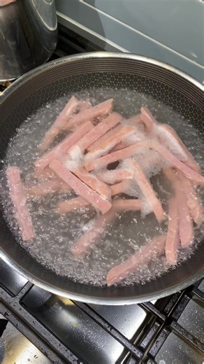 If you wonder why I boiled the spam, that helps remove some saltiness from it #tiktokmom #lunchideas #lunchbox #bentobox #fyp