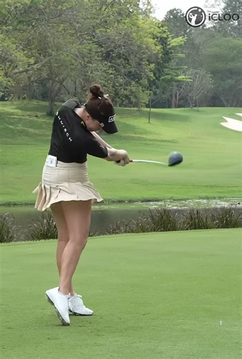 200K views · 902 reactions | #golfswing #golfshot #golfclub #golfer #golflife #golfclubs #golf | 안소영프로 | Facebook