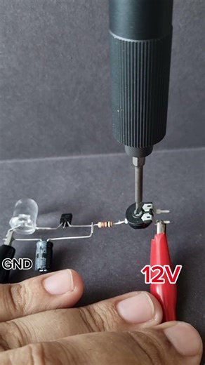 Simple Flasher Circuit #zaferyildiz