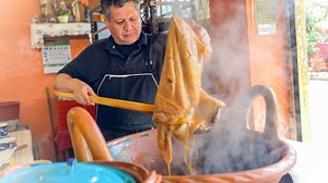 604K views · 10K reactions | Pusimos a Prueba el Menudo Más Barrio ♥  Menudo y Pancita “De Jamaica”: Prolongacion Roa Bárcenas & Torno, Venustiano Carranza, 15840, CDMX #menudo #pancita | No Manches • Qué Rico | Facebook