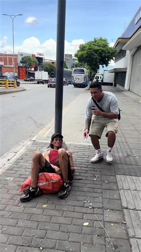 Cambio extremo a un habitante de calle: ¡Transformación real!