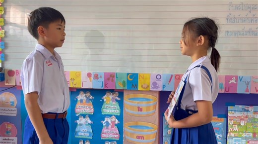 “What is it?” and “What are they?” วันจันทร์ ที่ ๑๐ พฤศจิกายน พ.ศ.๒๕๖๘ ชั้นประถมศึกษาปีที่ ๓ เรื่อง “What is it?” and “What are they?” ในรายวิชาภาษาอังกฤษ โดยมีวัตถุประสงค์เพื่อให้นักเรียนสามารถตั้งคำถามและตอบคำถามเกี่ยวกับสิ่งของได้อย่างถูกต้อง พร้อมทั้งฝึกการใช้ is และ are ในประโยค ในกิจกรรม นักเรียนได้ร่วมกันดูภาพสิ่งของต่าง ๆ เช่น ดินสอ ยางลบ หนังสือ และกระเป๋า แล้วฝึกถาม–ตอบกับเพื่อน เช่น 🗣️ What is it? — It is a pencil. * 🗣️ What are they? — They are books. * * นักเรียนได้ฝึกพูด ฝึกฟัง แ