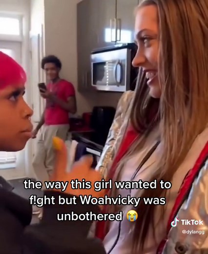 she wanted to laugh so bad 😭 | woah vicky