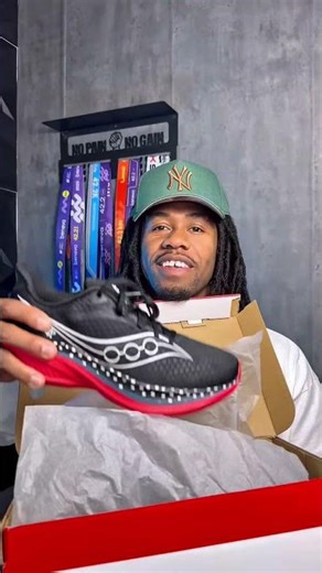 Saucony nyc endorphin speed 5 x Keith Haring