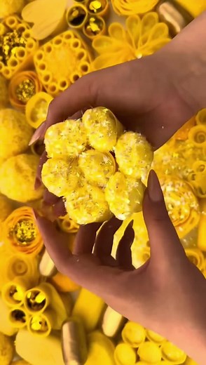 ✨🌼💛 #soapcutting #cuttingsoap #soapmakersoftiktok #asmrvideo #claycracking #oddlysatisfyingvideo #crushingasmr #soaptok #soapcrunch #soapboxes #fypシ゚viral