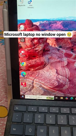 Microsoft laptop no window open 🥹