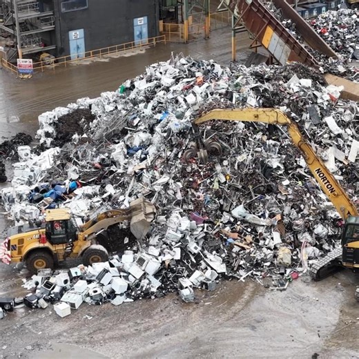 Teamwork in the Yard: Wheel Loader & Scrap Handler Move Mountains of Metal! 🚜🔥 | Liverpool