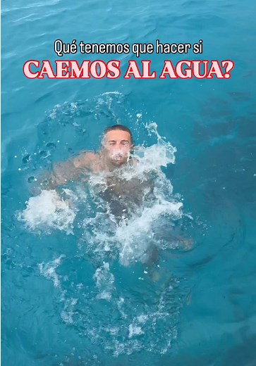 Cómo flotar en el agua sin hundirte: técnicas para la playa y piscina