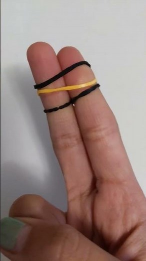 how to make a loom bracelet on two fingers ( ⚠️if too fast check comments)#loomband#rainbowloom#loom