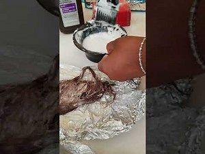 How to lighten hair with baking soda and hydrogen peroxide