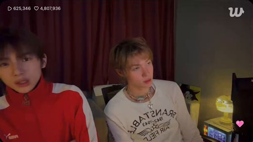 Karena disini mereka berdua bilang James ga pede sama skill drivingnya jadi James ga mau buat SIM 😭 itu kode buat kalian berdua, James mau duduk di kursi sebelah supir aja 😭🙏🏻