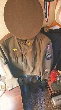 this is a history lesson about there is three types of World War II officers hats ranks on the cap