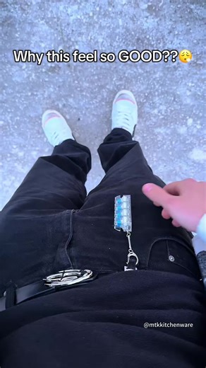 MTK on Instagram: "My new daily carry and I love it 😍 #clickie #keychain #everydaycarry #fidgets #adhdtips"