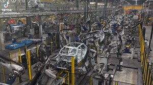 Dàn robot hiện đại làm việc suốt ngày đêm bên trong nhà máy Vinfast Hải Phòng 🇻🇳🇻🇳🇻🇳 ____ Cre: AutoVN | Vietnam Projects Construction