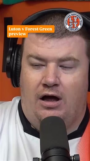 ⚽️🎃LUTON v FOREST GREEN ROVERS PREVIEW PODCAST👻⚽️ 📺 🎧 watch and listen links in the bio @kevin.harper.963 & @james_of_luton discuss what could be a tricky night for the Hatters, including: ⚽ What to expect from Robbie Savage’s Rovers 🎩 How Wilshere might rotate his side for the cup 🧡 Whether Luton can keep their positive momentum going 🎃 And if this will be a treat for the Town faithful — or a fright to forget! All this and plenty more on the longest-running, award-winning Luton Town podc