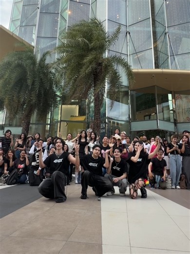 4MIX และ UNIX Busking Performance ที่ พาร์ค พารากอน สยามพารากอน