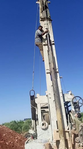 Industrial Drilling Rig Maintenance: Climbing Techniques