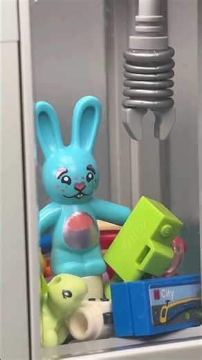 LEGO Machine That Gives Snacks 😳🍫🧱