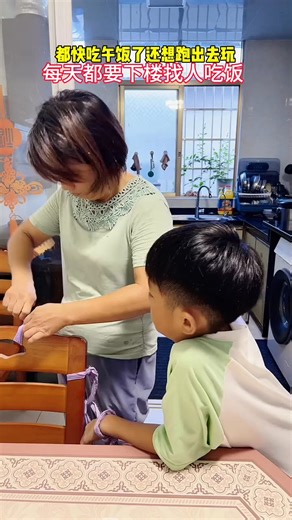 暑假不给看手机，就连吃饭都见不到人#这届年轻人真的有点东西 #母子俩的日常生活 #带娃花式看快手 | Little Yang Show