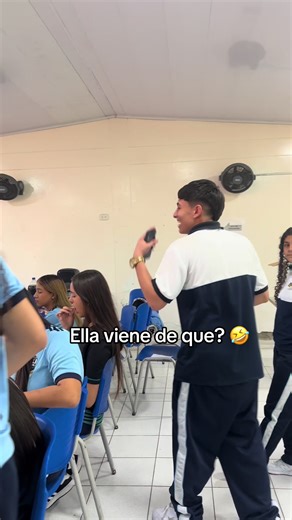 Ella viene de que? Humor en el Prom 2026