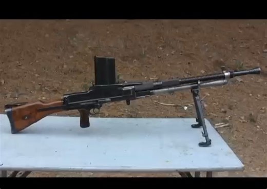 ZB30全自动射击