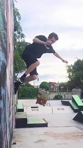 Creativity is a big part of skateboarding especially when @ellisfrost utili | Shralpin Skateboarding