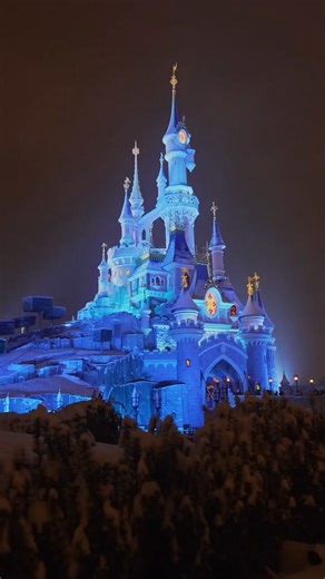 It's Snowing in Disneyland Paris! 🥶 The first snow of the year has arrived at @disneylandparis! ❄️ #disneylandparis #disneySnow | Chip and Company