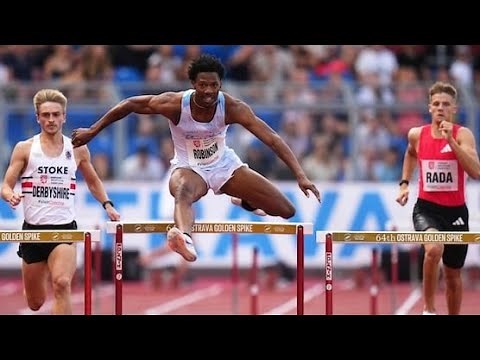 😱💥 Wardrobe FAIL on Live TV! Chris Robinson Wins 400m Hurdles After Exposing Himself Mid-Race 🏃‍♂️🎥