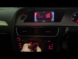 How do you set the clock of the Audi A4?