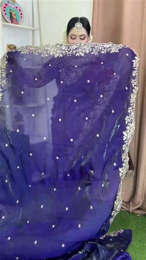 Saree de Seda Dorada con Bordado para Cada Ocasión