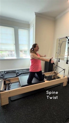 Advanced Kneeling Reformer Flow for Core & Rotation | Jacqueline Valdez Studio