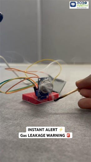 Live gas monitoring using ESP32 🌫️Real-time detection for safety first 🤖🔥#roboarmy #gasdetector