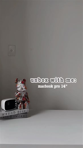 #asmr gave up on my 2015 macbook and got myself an upgrade 🤡 #applehaul #macbookpro #appleunboxing #backtoschool #fyp