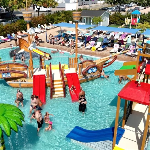Hotel Sorra Daurada Splash on Instagram: "🇬🇧 Looking for the perfect hotel to spend your next summer holidays? Discover Hotel Sorra Daurada: comfort, great location, Mediterranean vibes and everything you need to truly relax and enjoy your getaway ☀️🌴🍹 🇪🇸 ¿Buscando un hotel donde pasar tus próximas vacaciones de verano? Ven a Hotel Sorra Daurada: comodidad, ubicación ideal, ambiente mediterráneo y todo lo necesario para desconectar y disfrutar al máximo ☀️🌴🍹 🇫🇷 Vous cherchez un hôtel p