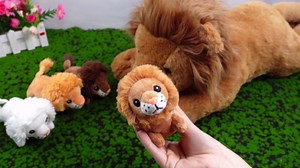 Honoson 5 Pcs Lion Stuffed Set Large Lion Stuffed Animal Daddy with 4 Small Lions in Zippered Pouch Soft Cuddly Gifts for Birthday Party Sleeping Companion