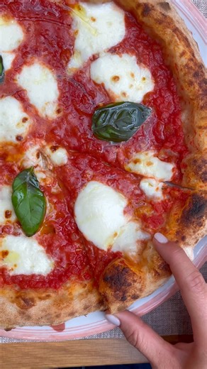 Embark on a culinary journey with Eataly Style Pizza! 🍕 Perfected through years of research, our pizza is a blend of art and science–artisanal organic flours, high hydration for soft, airy dough, and a meticulous 50-hour fermentation process. Each pizza, baked in a beechwood-fired Marana oven, embodies simplicity and local Italian traditions. 🍕 انطلق في رحلة مع بيتزا على طريقة إيتالي! صُنعت البيتزا لدينا بعد سنوات من البحث، مزيج من الفن والعلم - دقيق عضوي، عجين طري وهش بفضل الترطيب العالي، وعم