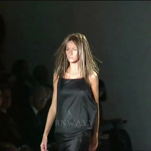 Gisele Bündchen's Iconic Gucci Spring/Summer 2000 Runway