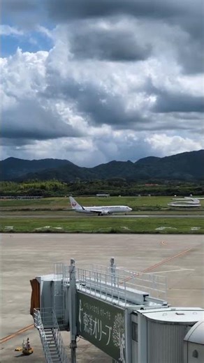 高松空港/JAL機/着陸/B737 #aviation #空港 ＃飛行機 ＃旅行 ＃高松