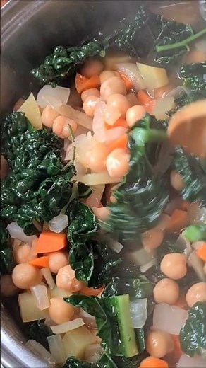 ZUPPA CECI E CAVOLO NERO. Ricetta completa sul mio canale youtube #detox #zuppa