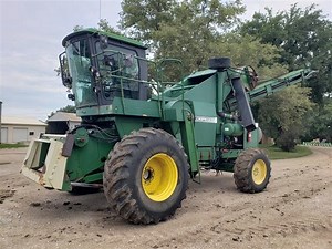 Ag-Chem 484 Cropmaster Self Propelled Corn Picker | Agriculture